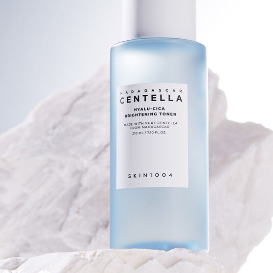 SKIN1004 HYALU-CICA BRIGHT TONER 210ML